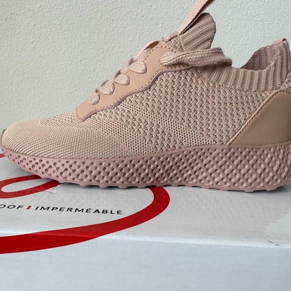 Blondo Women's Shara Waterproof Blush Sneaker Size 5.5 - Picture 7 of 9